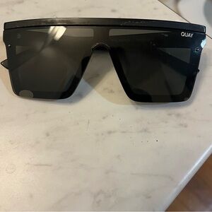 QUAY SUNGLASSES